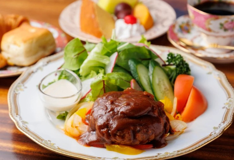 スペシャルランチ『デミグラスチーズインハンバーグ』