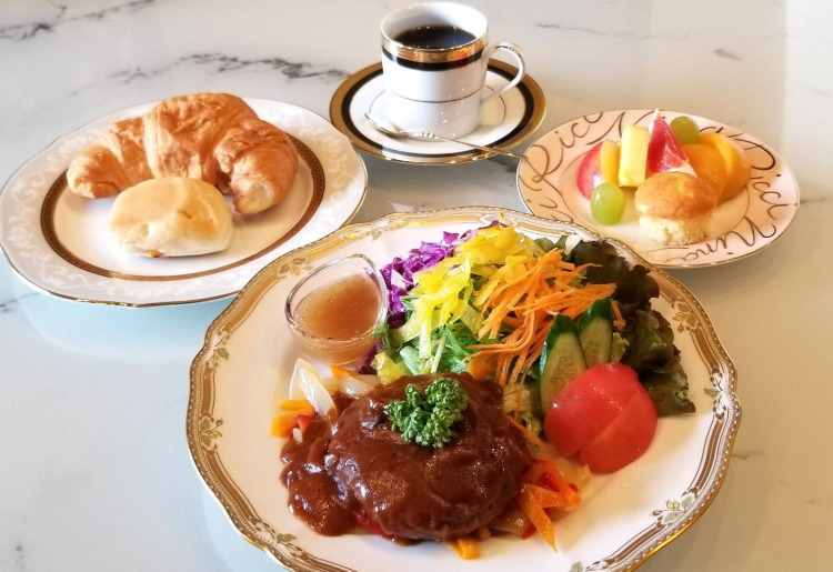 スペシャルランチ『デミソースハンバーグ』